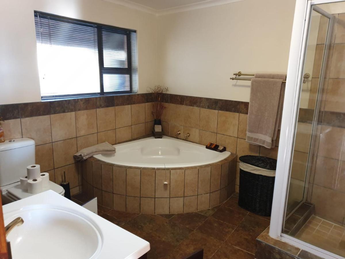 Wag N Bietjie Bush Lodge Heuningneskloof Bagian luar foto