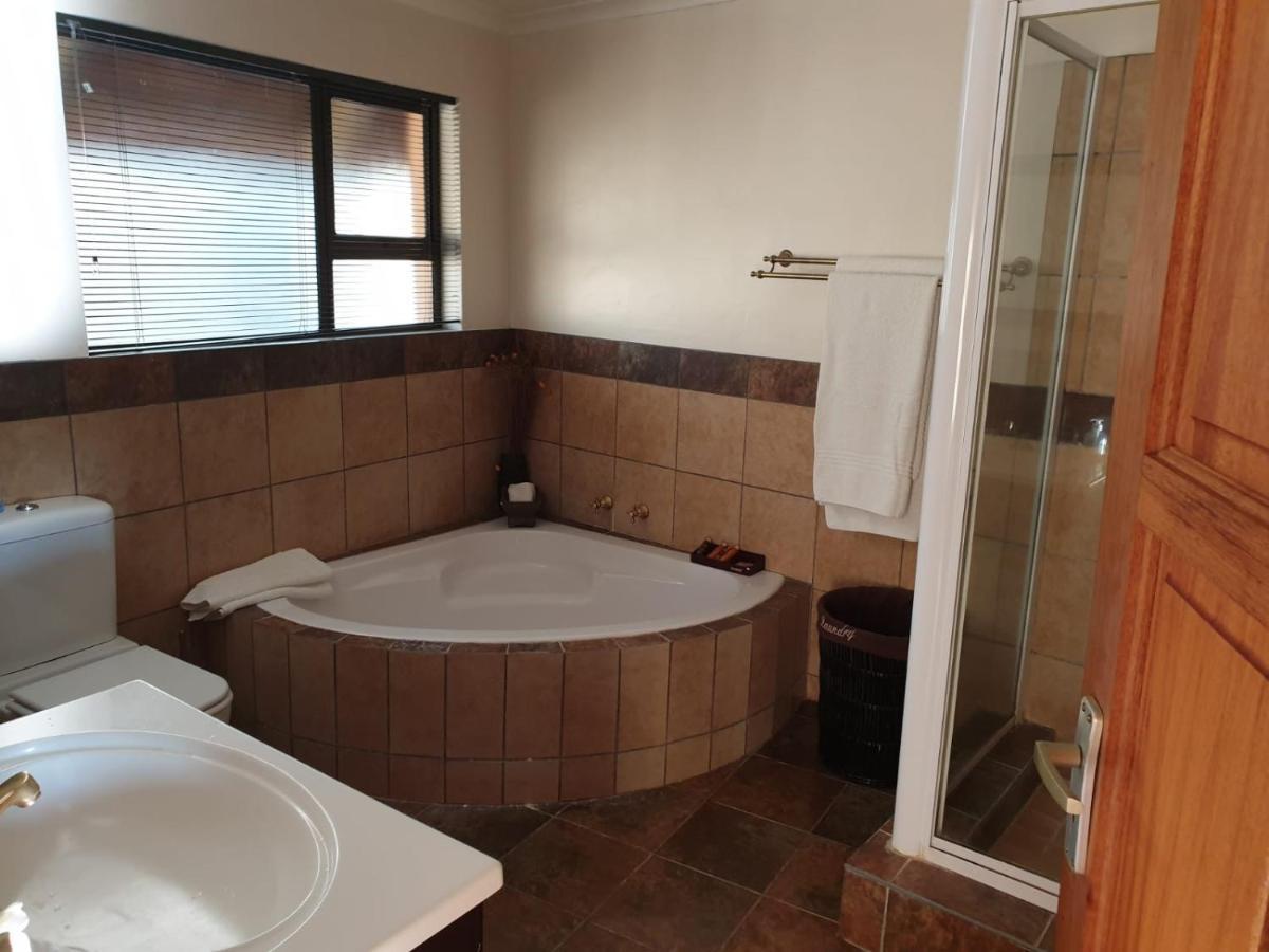 Wag N Bietjie Bush Lodge Heuningneskloof Bagian luar foto