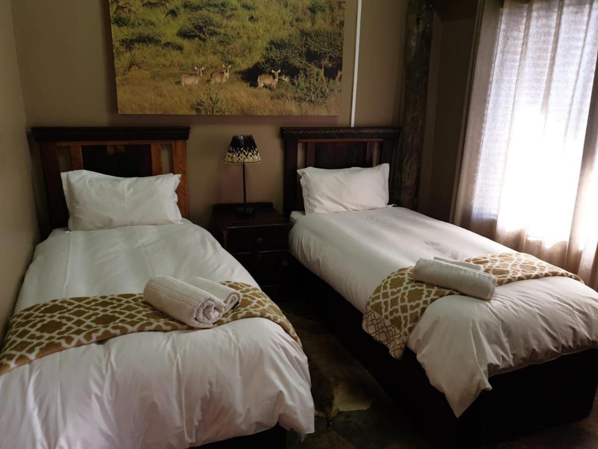 Wag N Bietjie Bush Lodge Heuningneskloof Bagian luar foto