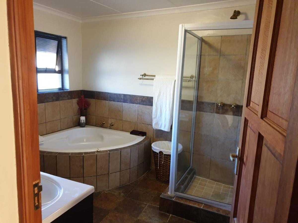 Wag N Bietjie Bush Lodge Heuningneskloof Bagian luar foto